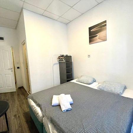 Aradi Rooms With Private Bathroom In The City Centre 布达佩斯 外观 照片