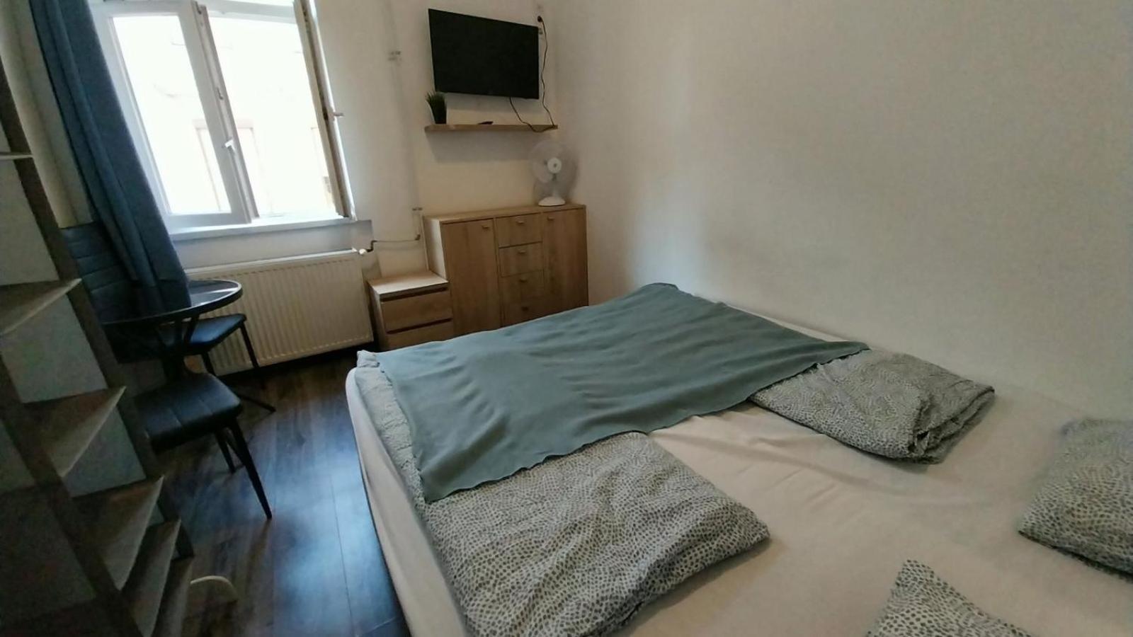 Aradi Rooms With Private Bathroom In The City Centre 布达佩斯 外观 照片