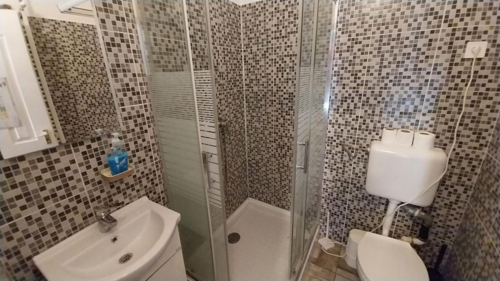Aradi Rooms With Private Bathroom In The City Centre 布达佩斯 外观 照片