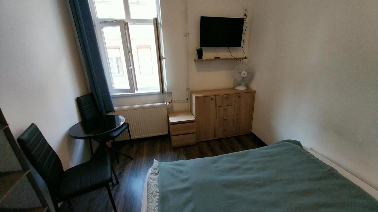 Aradi Rooms With Private Bathroom In The City Centre 布达佩斯 外观 照片