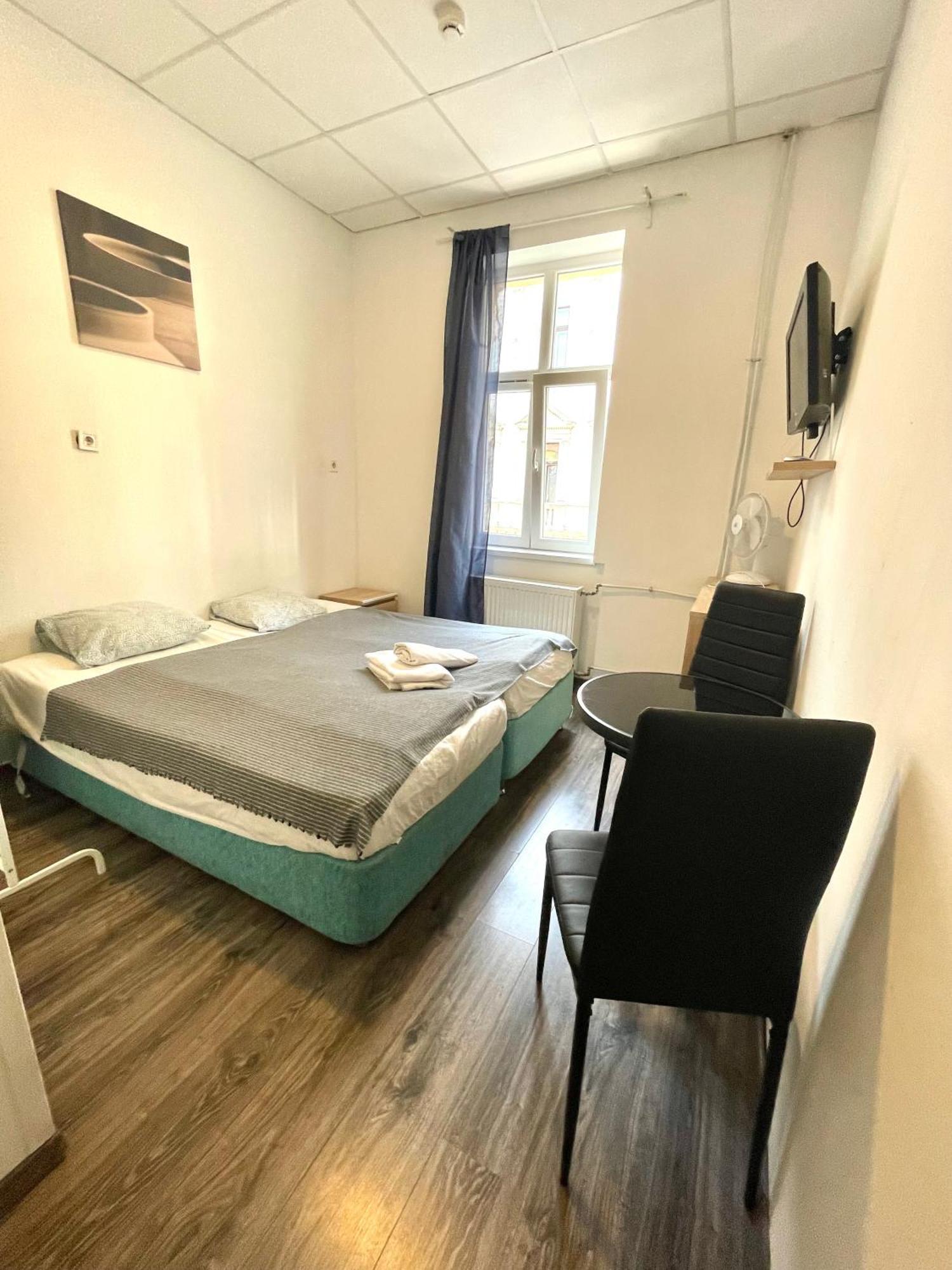 Aradi Rooms With Private Bathroom In The City Centre 布达佩斯 外观 照片