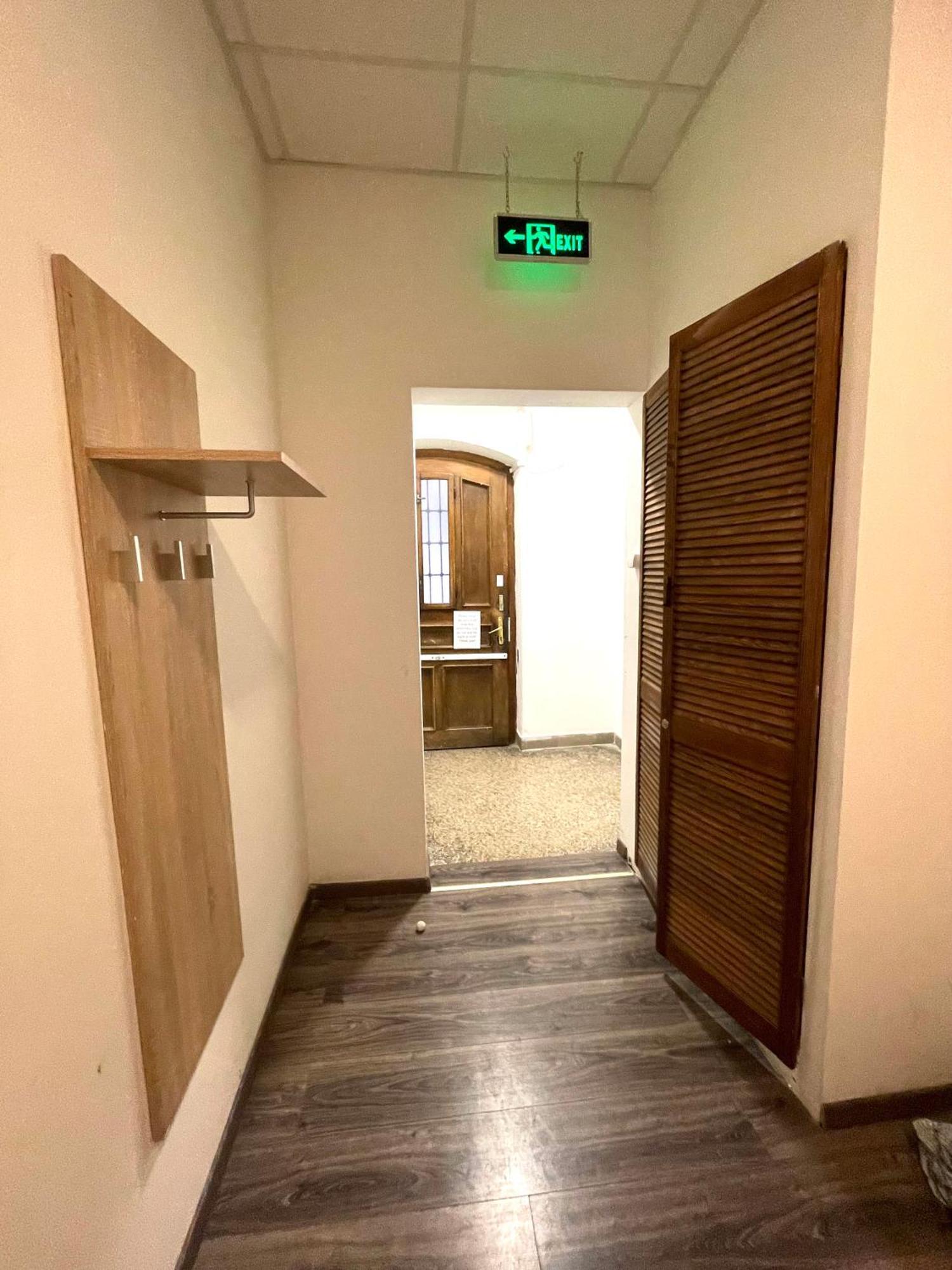 Aradi Rooms With Private Bathroom In The City Centre 布达佩斯 外观 照片