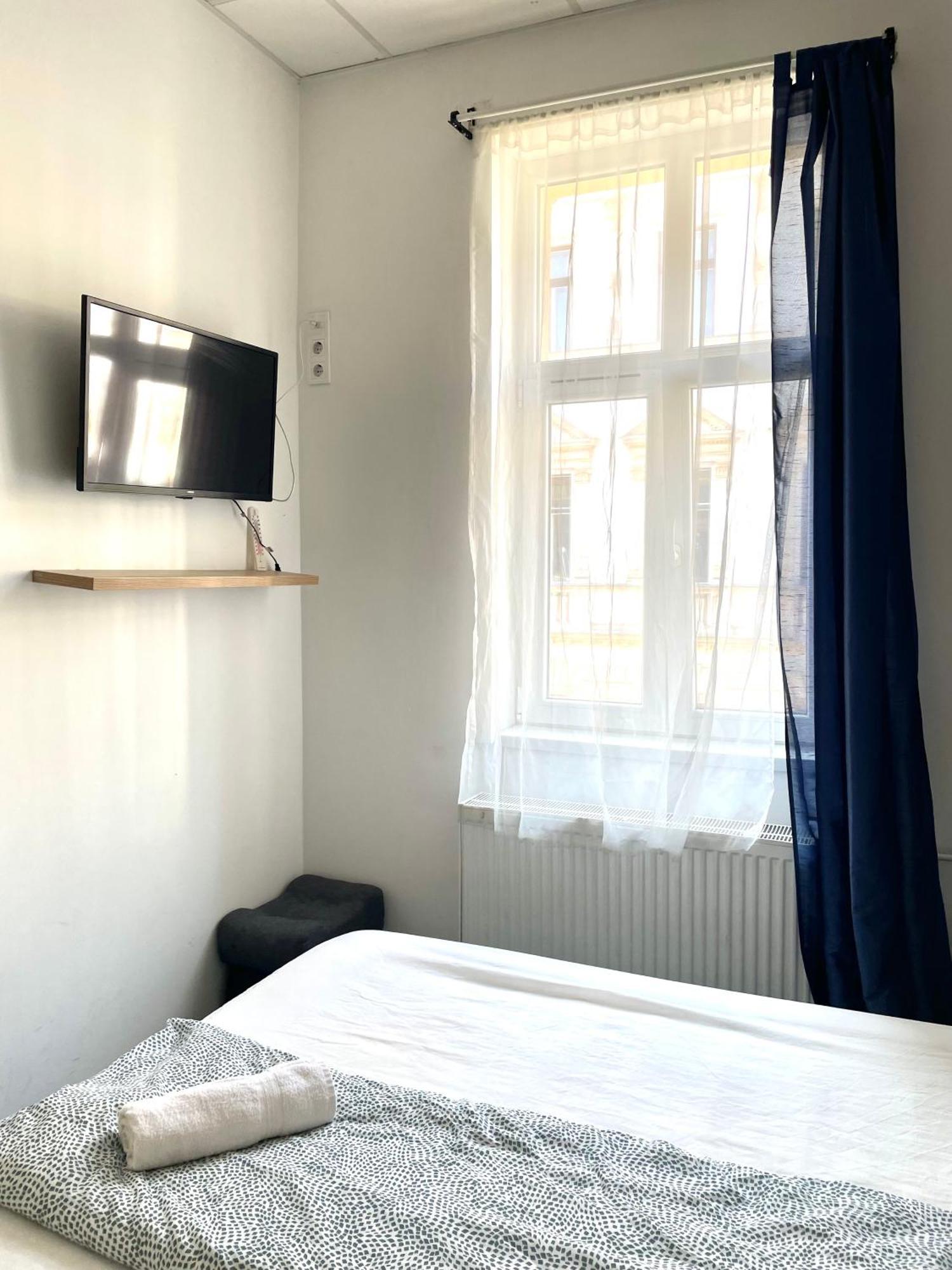 Aradi Rooms With Private Bathroom In The City Centre 布达佩斯 外观 照片